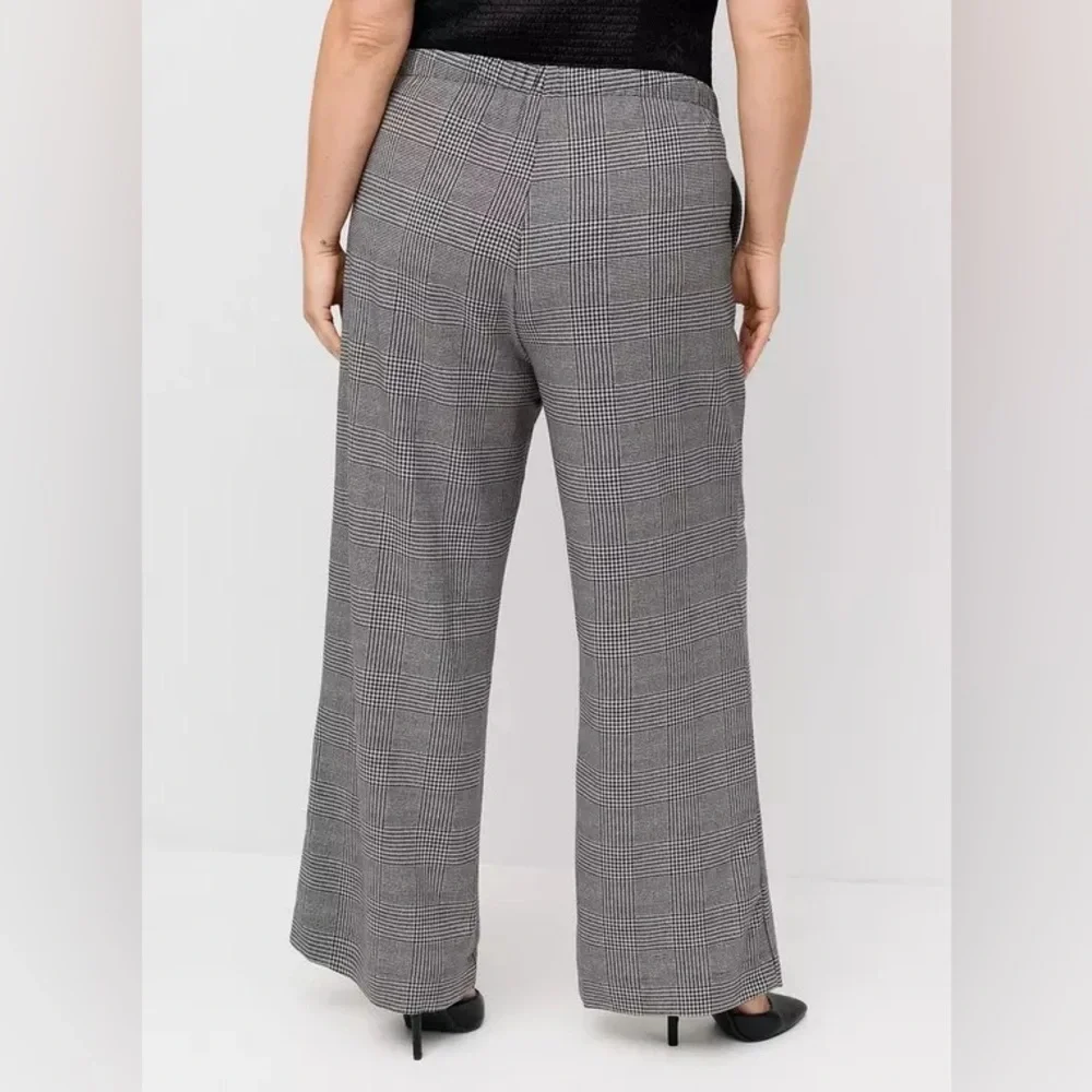 NWT TORRID High-Rise Wide Leg Pull-On Crepe Pant - Picture 2 of 8